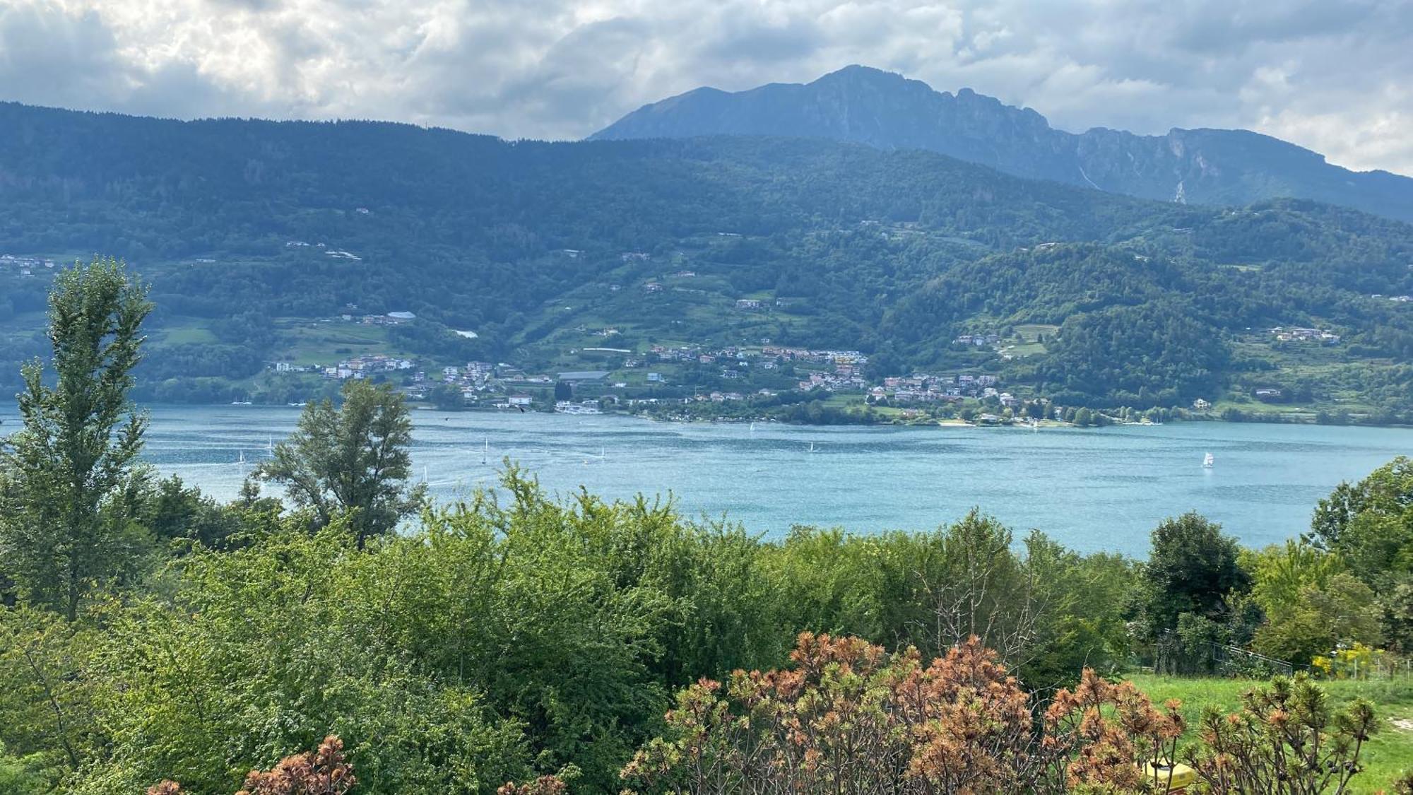 Lake Apartment Ischia Red Tenna 外观 照片