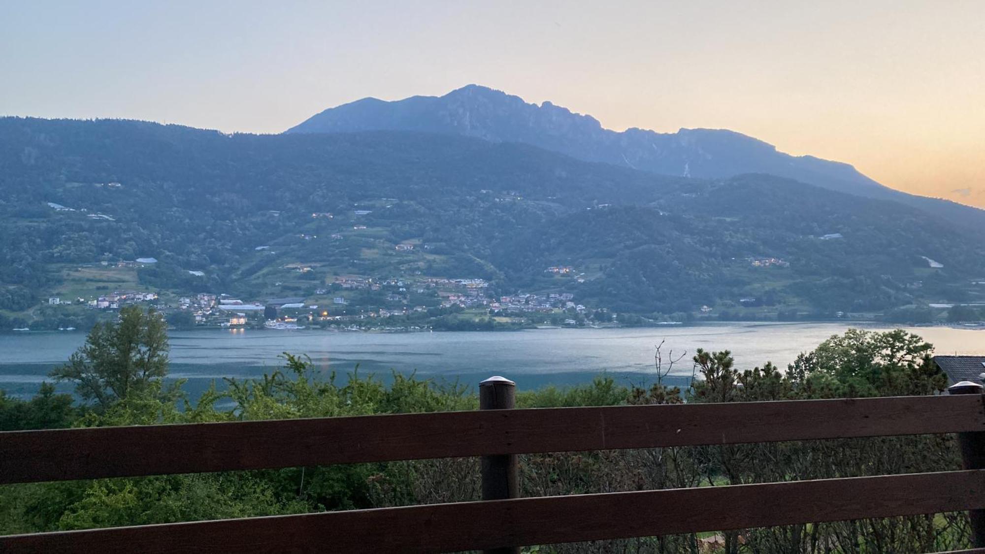 Lake Apartment Ischia Red Tenna 外观 照片